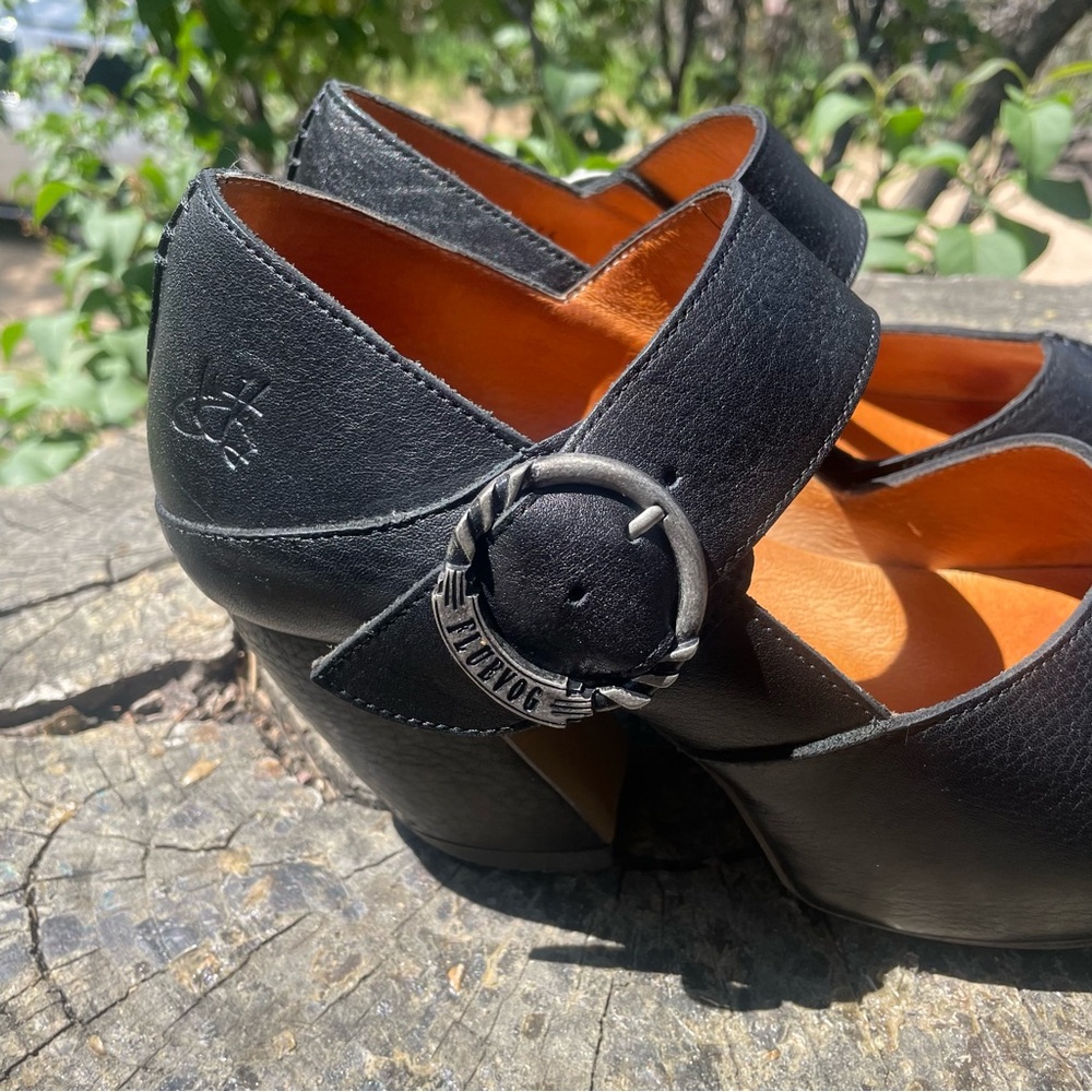 John Fluevog Prepare Leader Platform Mary Jane Heels
Black Size 11 - Picture 9 of 16